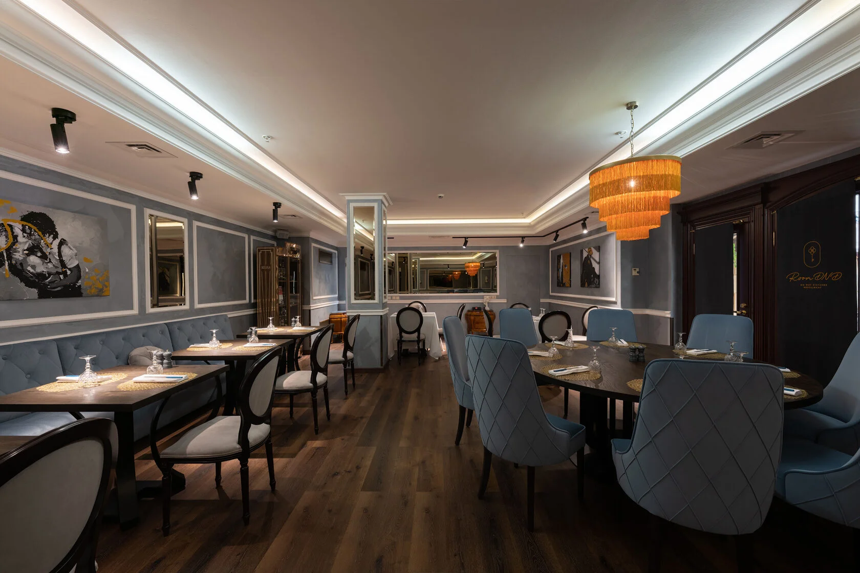 Ресторан современной японской кухни в концепции speakeasy, расположенный в отеле Grand Hotel Emerald. Название переводится как «Не беспокоить».