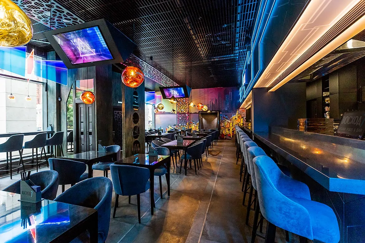 Ресторан в стиле кибер-пространства с азиатской едой!